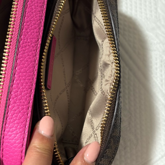 MICHAEL KORS SIGNATURE JET SET 2IN 1 POUCH CROSSBODY SHOULDER BAG - Picture 9 of 9